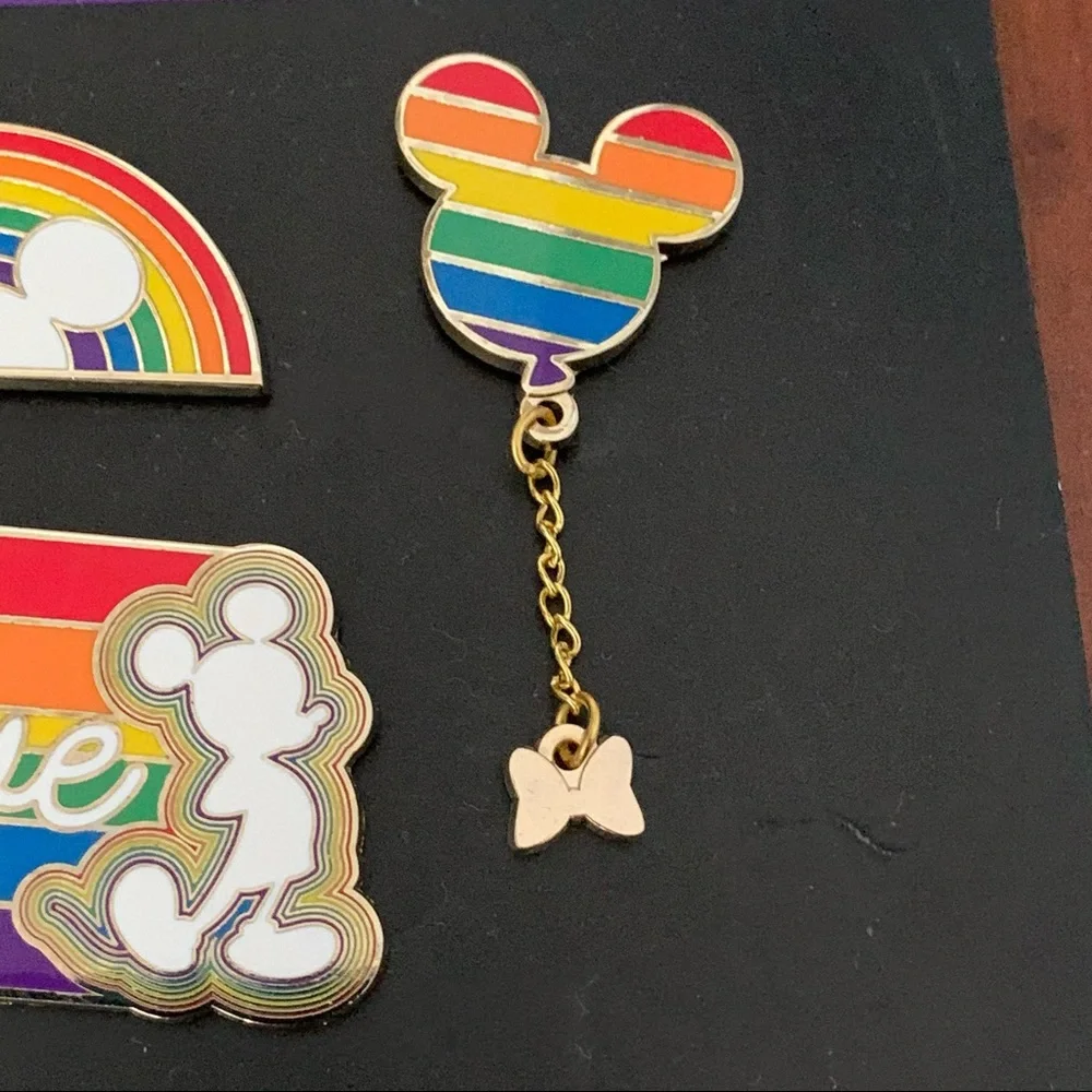 Disney Rainbow LE Pride Pin Set Mickey Mouse 5 Trading